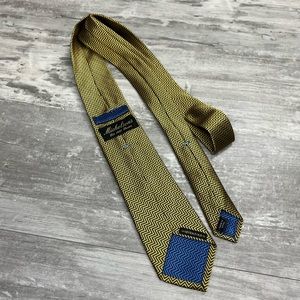 Michelson’s Gold & Navy Chevron Seven Fold Tie